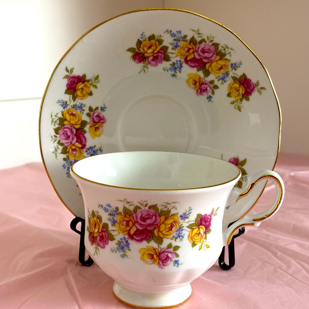 EUC VTG Royal Vale Bone China Teacup and Saucer in Pink and Yellow Florals 8587